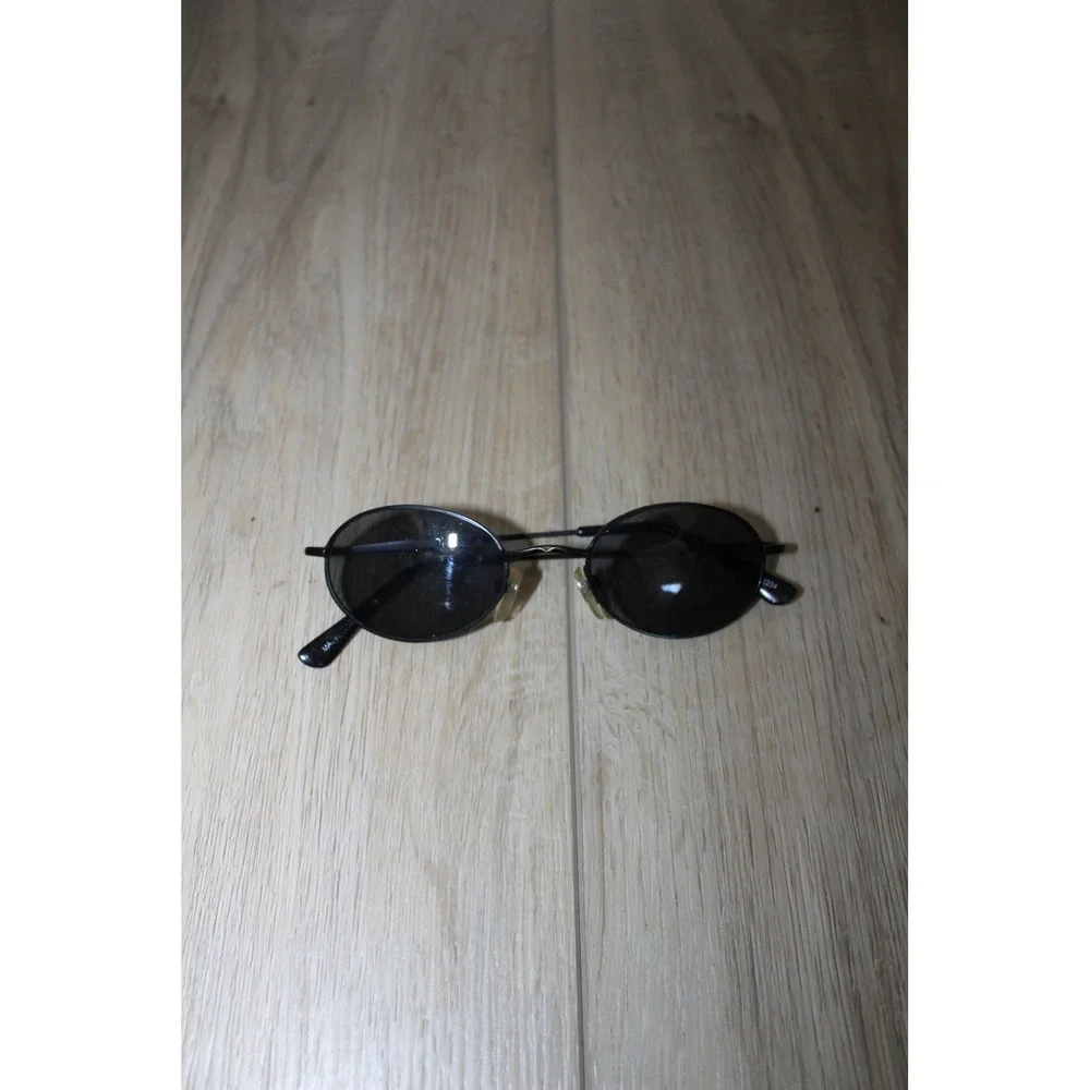 Vintage Style Black Oval Metal Frame Sunglasses 90s Minimalist Tinted Lens
